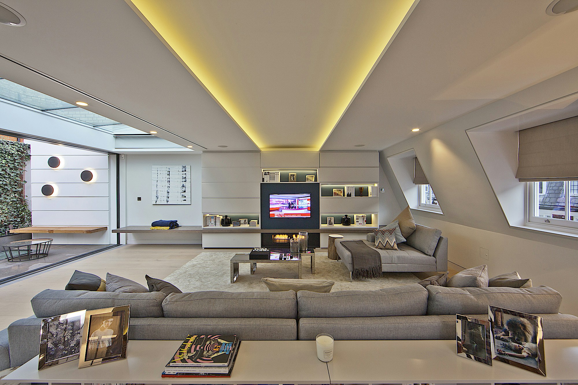 March-White-Headfort-Place-living-room